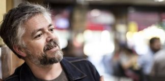 Jorge Baradit: “La Serpiente Anda de Nuevo Suelta y Seduce Fácil a los Desmemoriados”