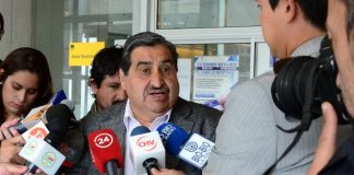 Se Cansaron: Alcalde de El Bosque Anuncia Demanda Colectiva Contra CGE por Prolongado Corte de Luz