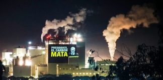 Greenpeace se toma Quintero-Puchuncaví con imágenes alusivas a Piñera