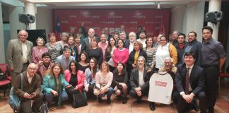 Socialistas se reúnen con dirigentes sociales