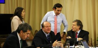 No Quieren una Nueva Constitución: El Gallinero del Rechazo en la Derecha