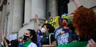 Nuestra Vida Corre Peligro