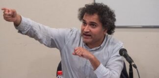 Economista Hassam Akram: Chile es la Corea del Norte del neoliberalismo