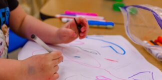 Organizaciones sociales, colectivos feministas y dirigentes vecinales lanzan campaña una Guardería Municipal para Santiago