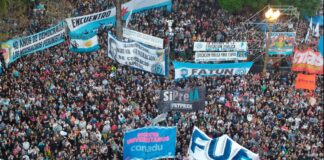 El brutal recorte a la Educación gatilla una marcha histórica en Argentina y Milei acusa el golpe