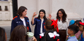 Pioneras en la exploración de la Fosa de Atacama: científicas chilenas son recibidas en La Moneda.