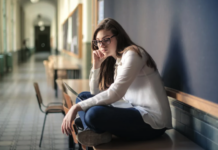 Ciencia chilena en la élite de la ergonomía: Estudio ISL – UDA revela cómo el «clima escolar» enferma más a las profesoras