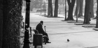 La soledad masculina en la vejez: un silencio que nos mata
