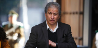 Mario Aguilar, presidente del Colegio de Profesores: “La violencia escolar no se soluciona con revisión de mochilas ni con pórticos”