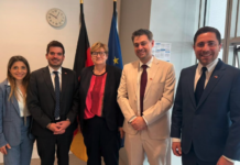 Manouchehri se reúne con autoridades del Gobierno alemán por regulación de plataformas digitales: “Chile debe proteger a los niños frente al poder de los algoritmos”