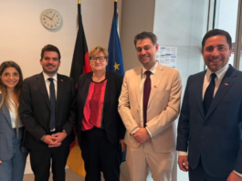 Manouchehri se reúne con autoridades del Gobierno alemán por regulación de plataformas digitales: “Chile debe proteger a los niños frente al poder de los algoritmos”