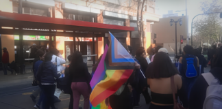 Más de 100 mil personas marcharon el Día del Orgullo en Santiago con un homenaje a las personas mayores del Colectivo LGTBIQ+
