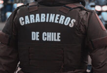 Capitán de Carabineros participa en podcast de ejecutivo de Claro Chile y surgen cuestionamientos por eventual conflicto de interés