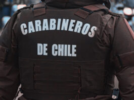 Capitán de Carabineros participa en podcast de ejecutivo de Claro Chile y surgen cuestionamientos por eventual conflicto de interés