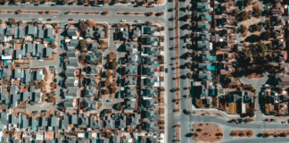 Gobernar territorios desiguales: Municipalismo, distribución fiscal y poder local en Chile