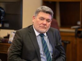 Diputado Venegas plantea su inquietud por incumplimiento del criterio 80/20 en embajadas chilenas