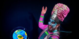 La murga extraterrestre aterriza en CEINA con «La Tierra de la Contradicción»