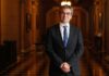 Marcel vuelve a sacar al pizarrón a Quiroz y fustiga la crisis de las AFP